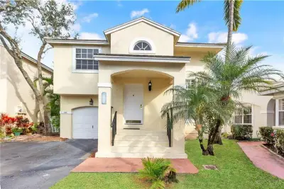 9812 NW 9th Ct, Plantation: photo 1 of 30
