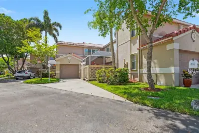 10994 Neptune Dr, Cooper City: photo 1 of 43