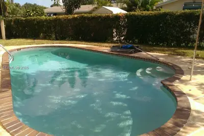 18223 Oleta Dr, North Miami Beach: photo 1 of 11