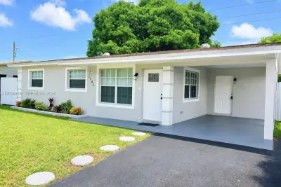 3040 NW 20th St, Fort Lauderdale: photo 1 of 9