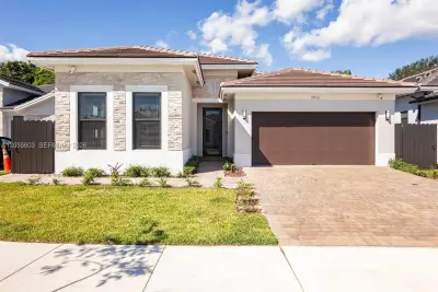 19452 SW 124th Ct, Miami: photo 1 of 32