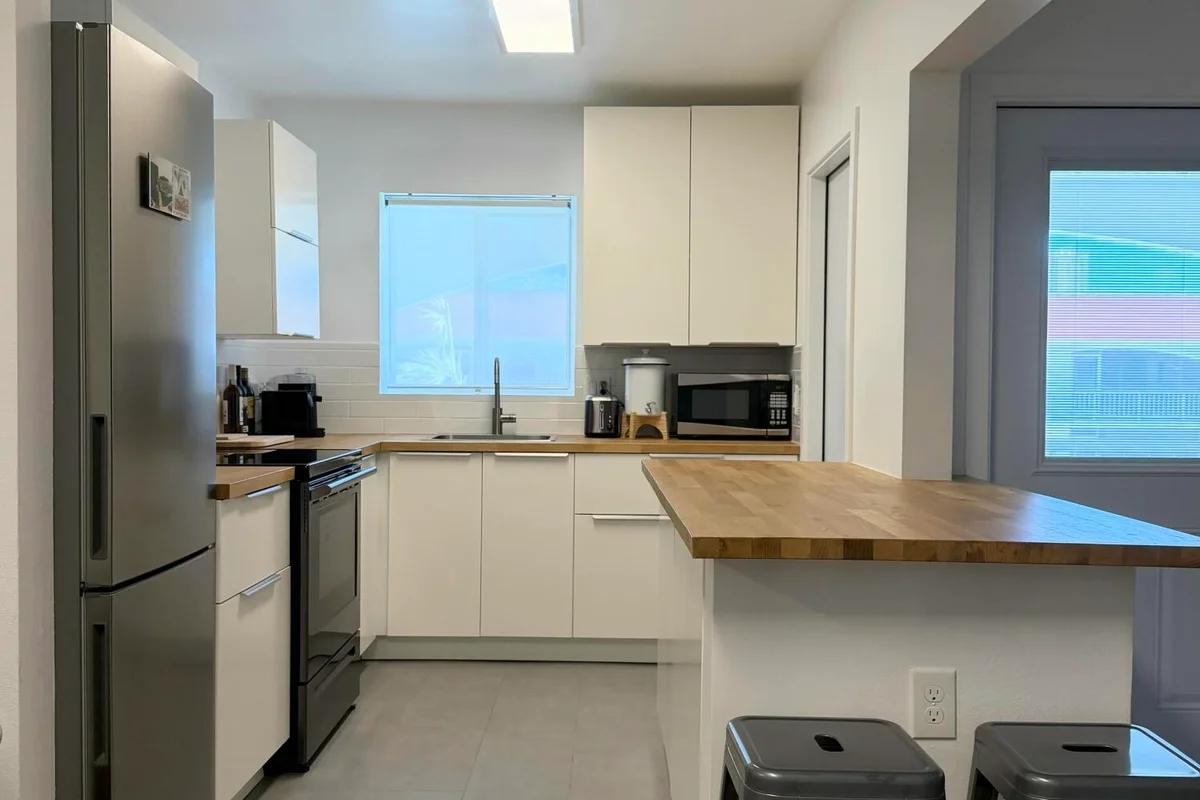 580 Egret Dr #305, Hallandale Beach: photo 1 of 20