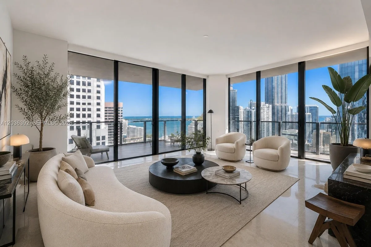 68 SE 6th St #3301, Miami: photo 1 of 18