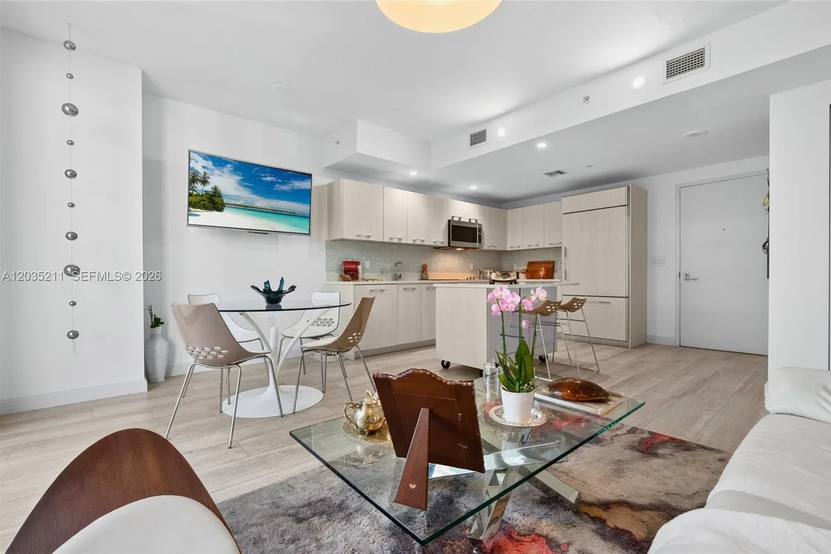 55 SW 9th St #3802, Miami: photo 1 of 13