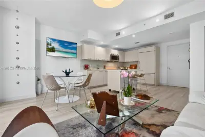 55 SW 9th St #3802, Miami: photo 1 of 13