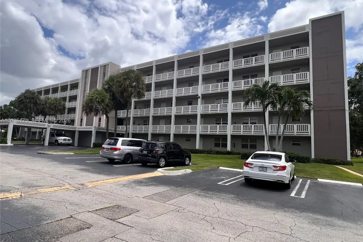 1075 Riverside Dr #505, Coral Springs: photo 1 of 11