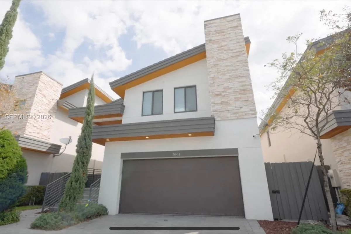 7661 NW 103rd Ct, Doral: photo 1 of 19
