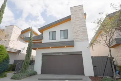 7661 NW 103rd Ct, Doral: photo 1 of 19