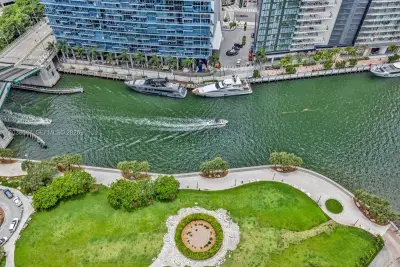 475 Brickell Ave #3214, Miami: photo 1 of 9