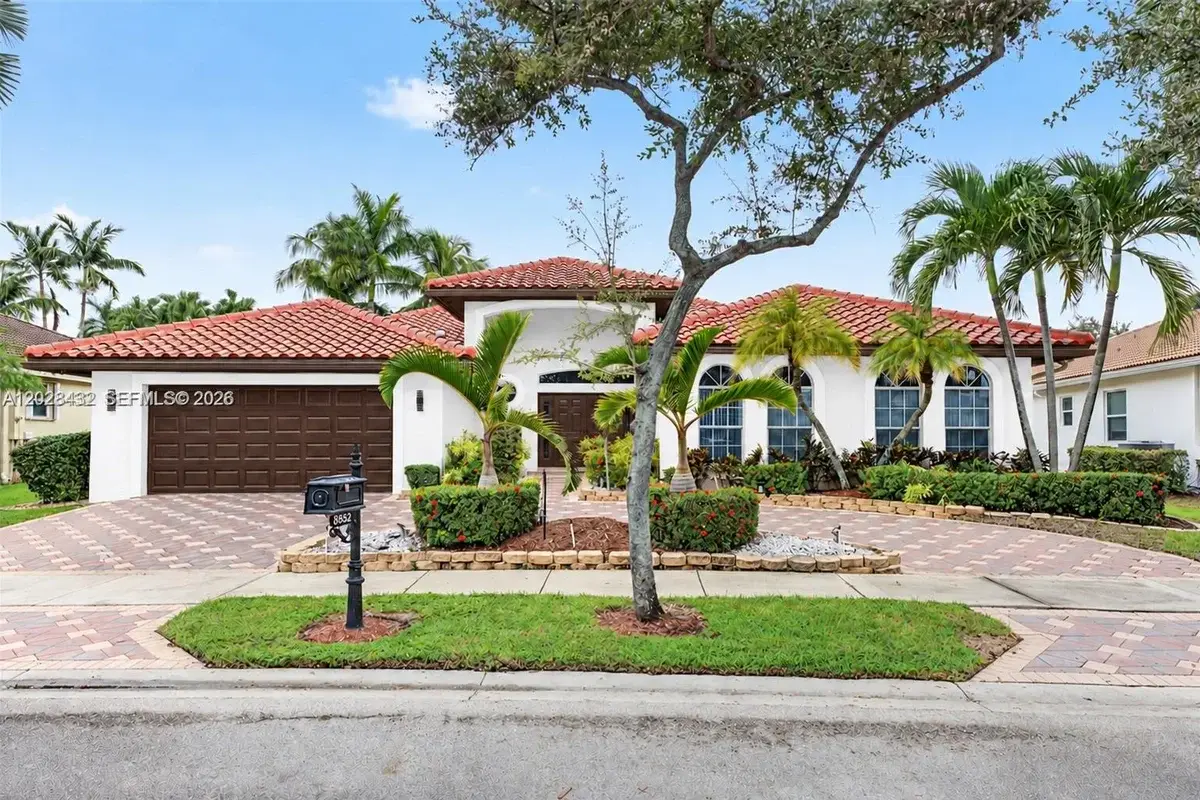 3852 Oak Ridge Cir, Weston: photo 1 of 48