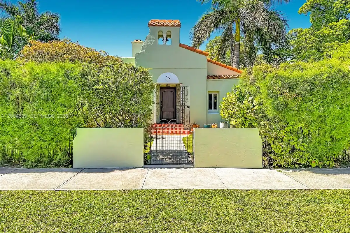 1029 Harrison St, Hollywood: photo 1 of 74