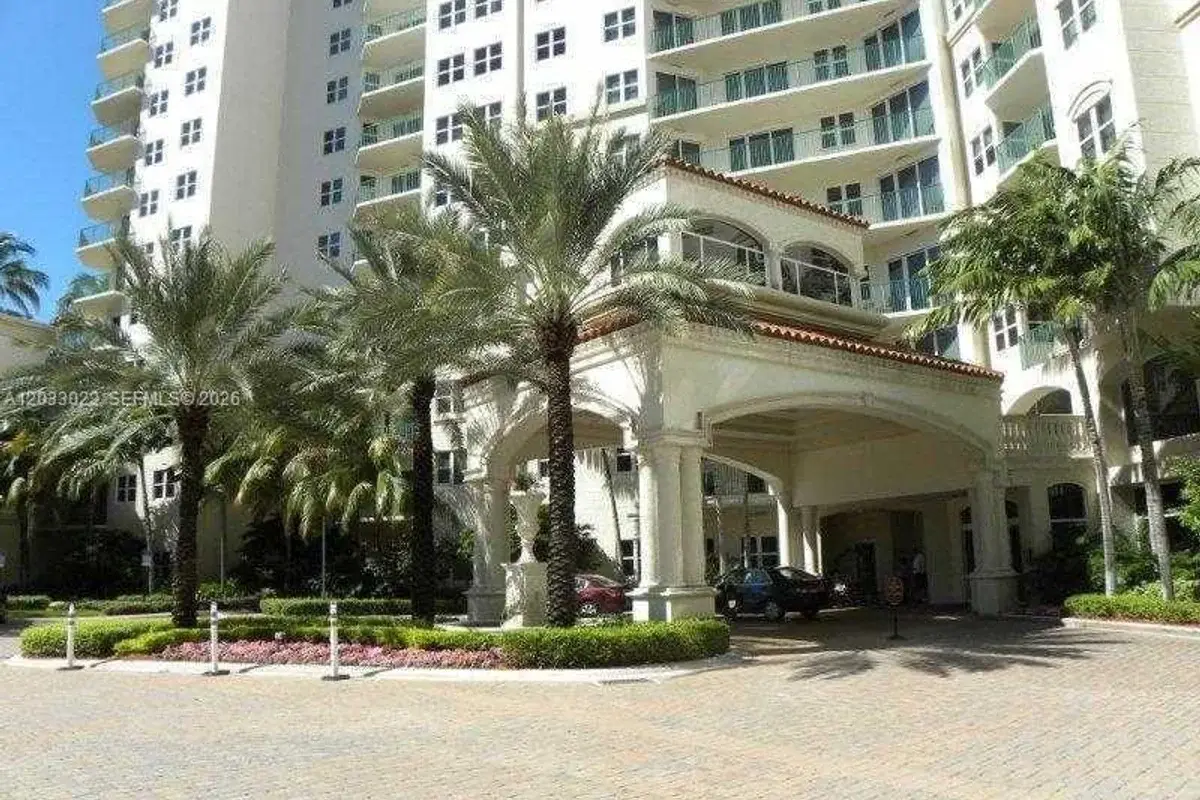 19900 E Country Club Dr #218, Aventura: photo 1 of 10