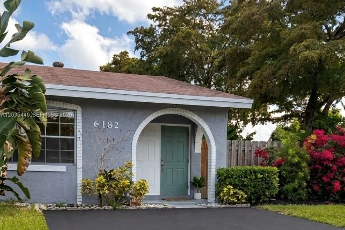 6182 SW 4th St, Margate: photo 1 of 43