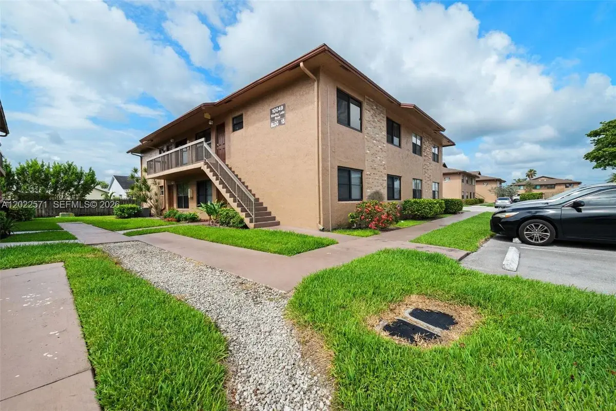 10049 Winding Lake Rd #202, Sunrise: photo 1 of 23