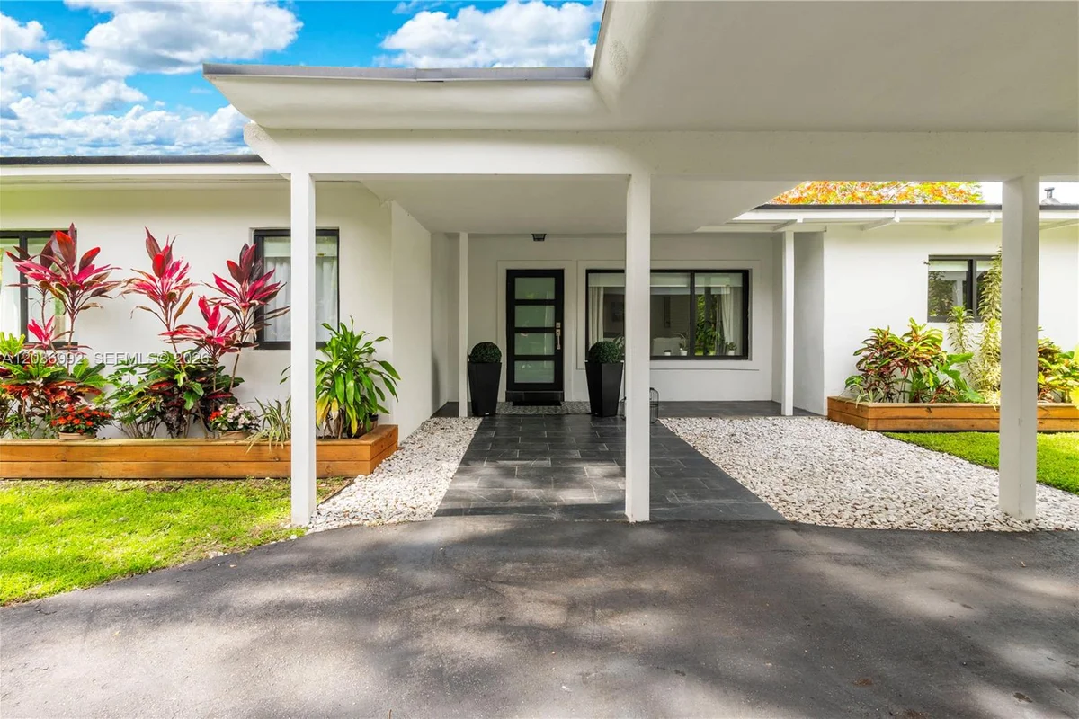 7970 SW 122nd St, Pinecrest: photo 1 of 28