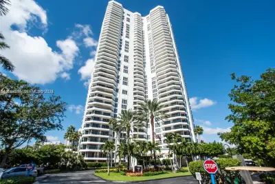 3500 Mystic Pointe Dr #2306, Aventura: photo 1 of 30