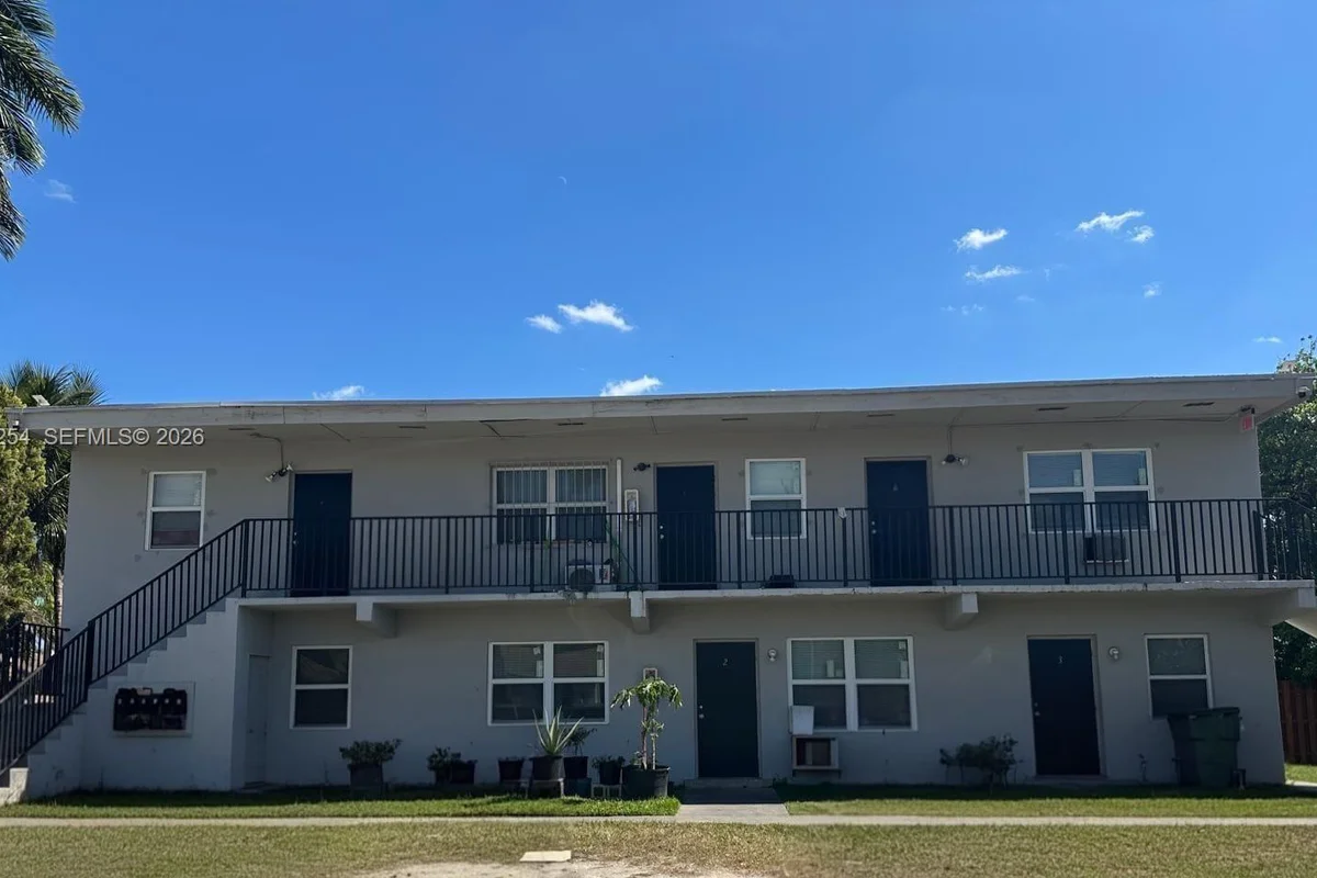 186 NW 1st St #1, Homestead: photo 1 of 7