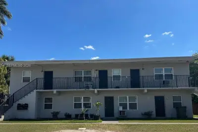 186 NW 1st St #1, Homestead: photo 1 of 7