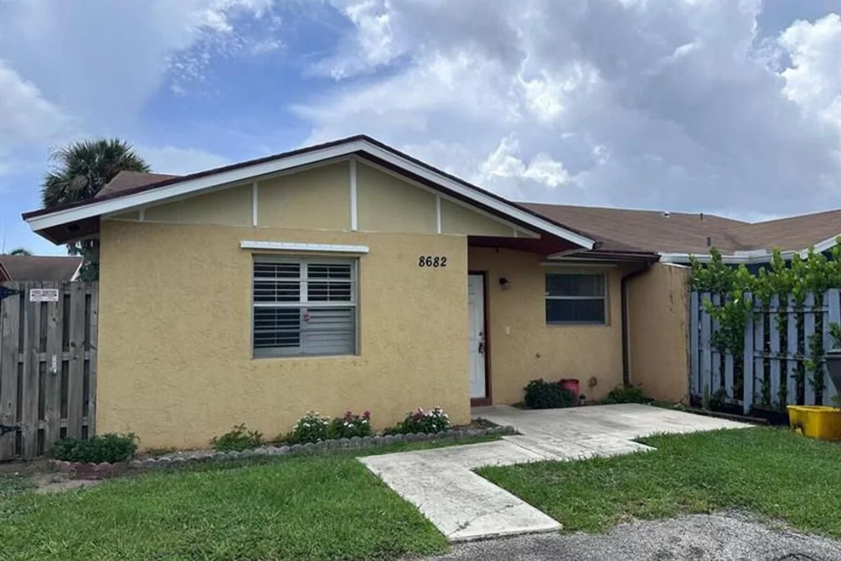 8682 Satalite Ter, West Palm Beach: photo 1 of 23