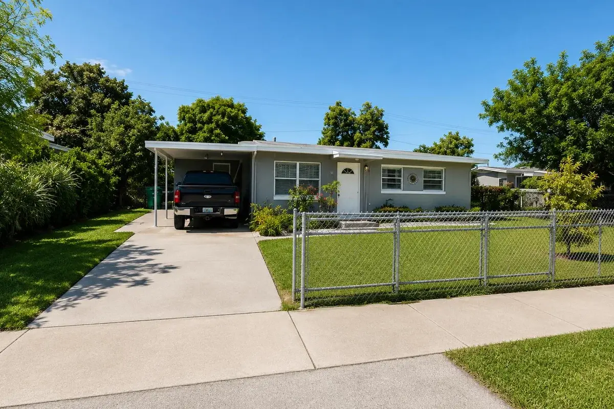 5341 NW 180th Ter, Miami Gardens: photo 1 of 12