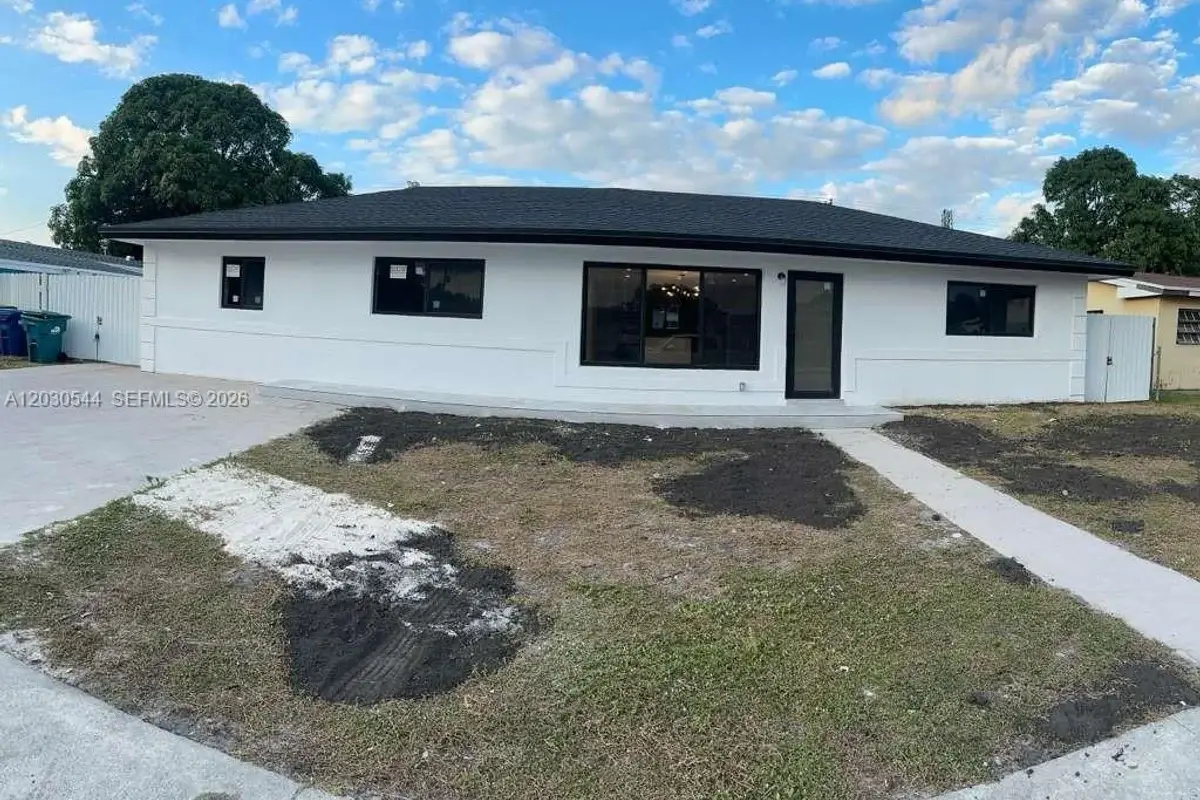 2041 NW 190th Ter, Miami Gardens: photo 1 of 18