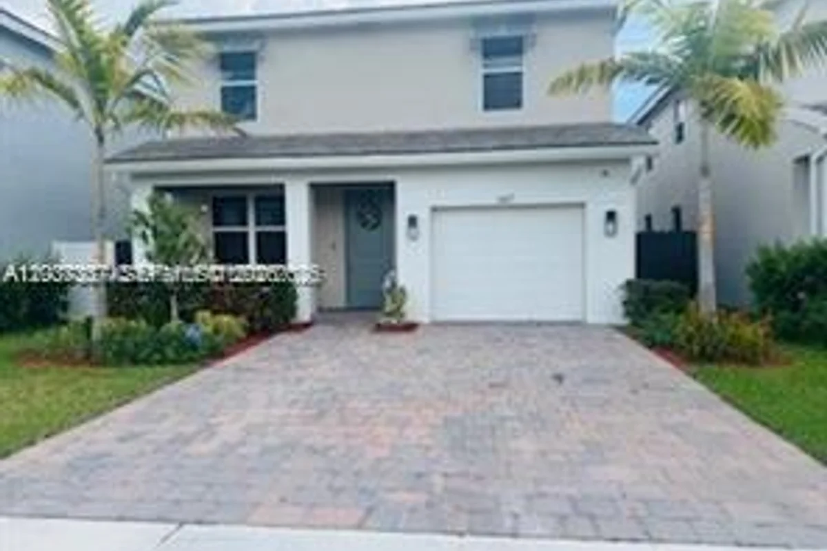687 SE 17 Ave, Homestead: photo 1 of 5