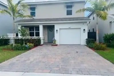 687 SE 17 Ave, Homestead: photo 1 of 5