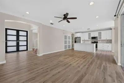 1611 SE 16th St, Homestead: photo 1 of 31