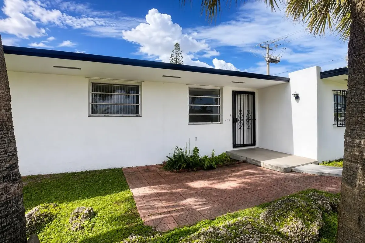 2152 SW 72nd Ave, Miami: photo 1 of 9