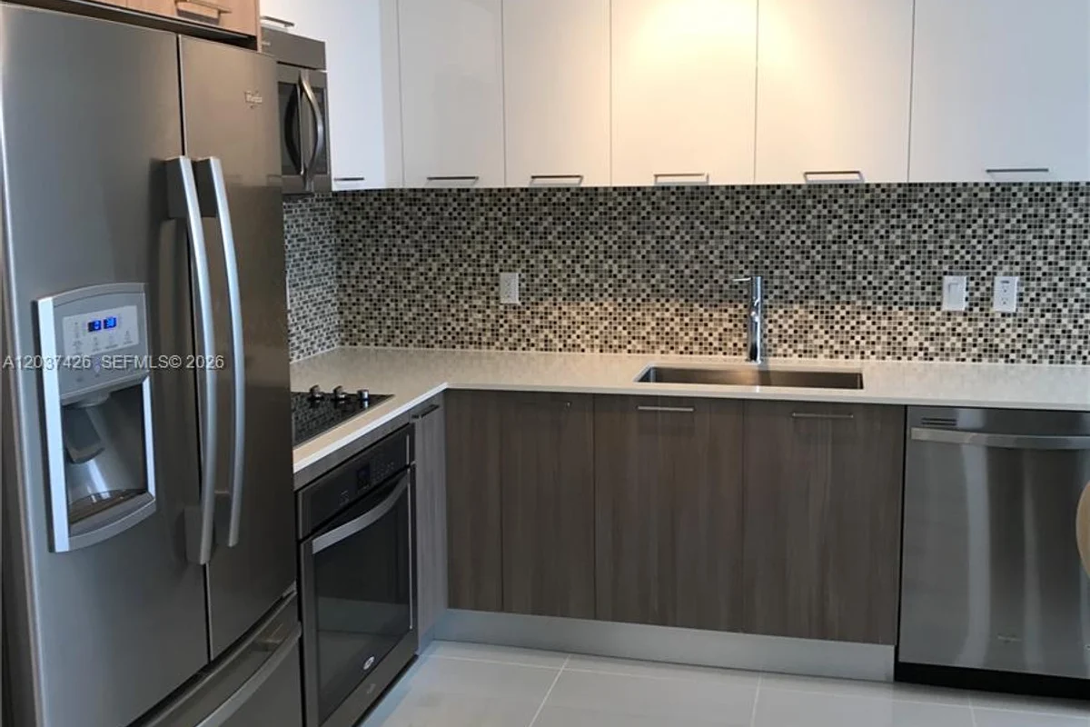 5300 NW 85 Ave #703, Doral: photo 1 of 26
