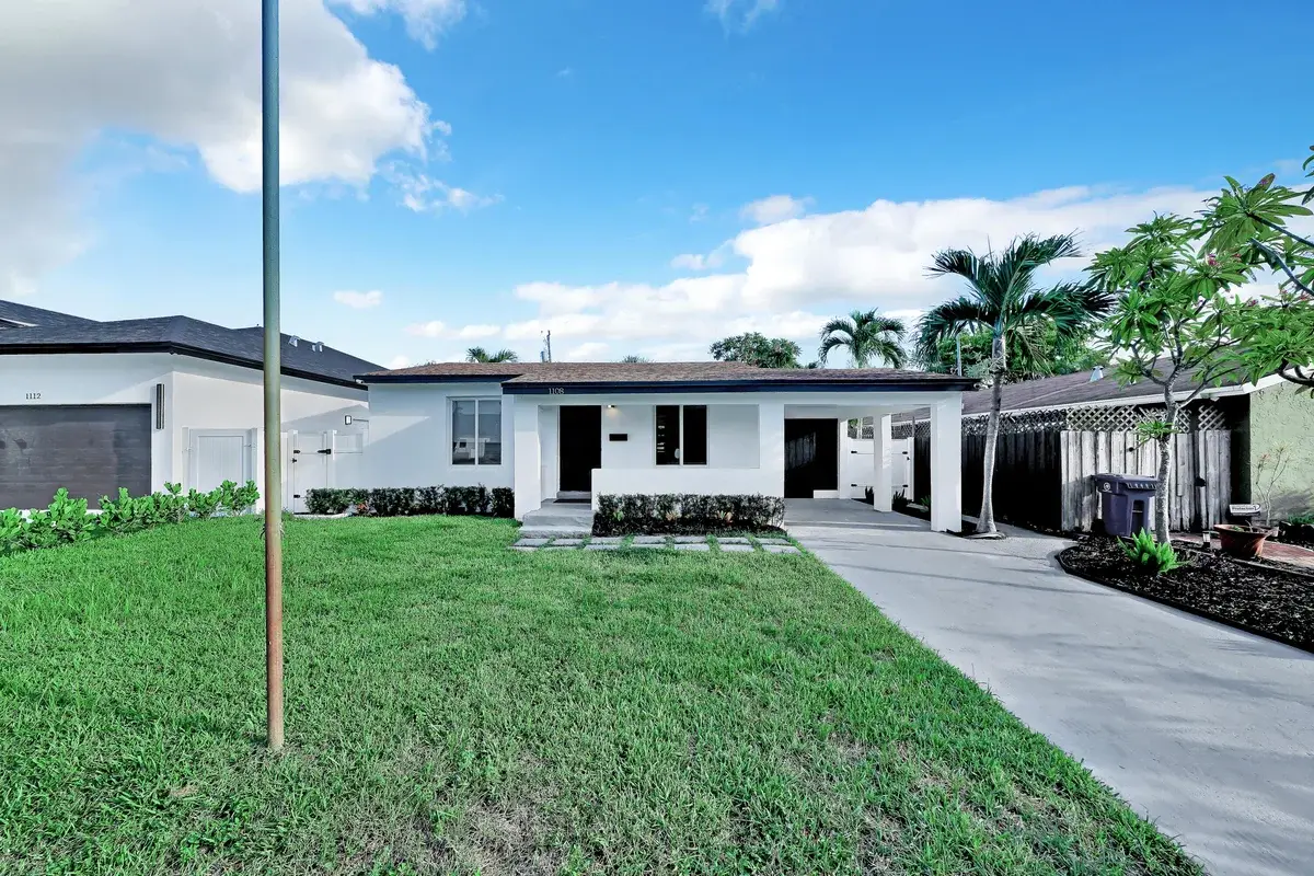 1108 NE 16th St, Fort Lauderdale: photo 1 of 37