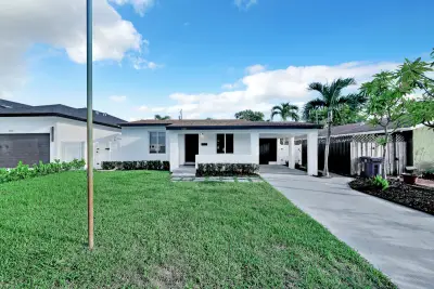 1108 NE 16th St, Fort Lauderdale: photo 1 of 37