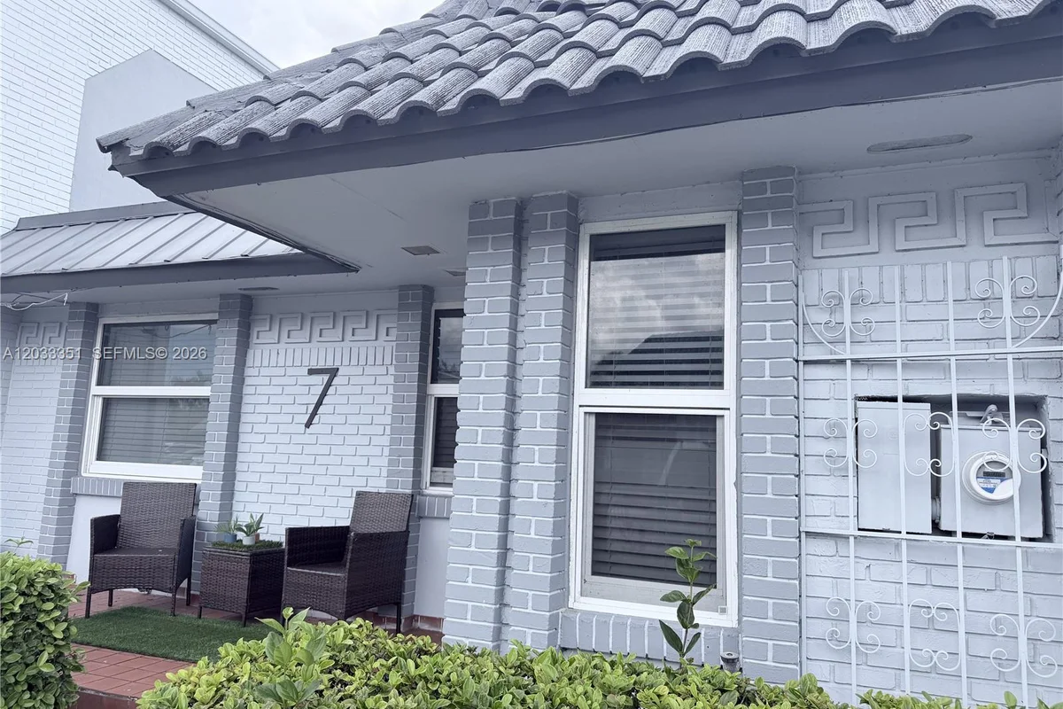 301 Bonaventure Blvd #7, Weston: photo 1 of 8