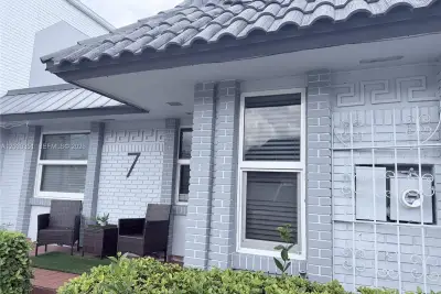 301 Bonaventure Blvd #7, Weston: photo 1 of 8