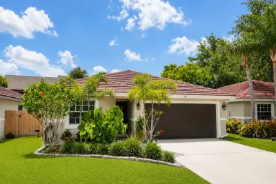 12280 Dartmoor Dr, Wellington: photo 1 of 9