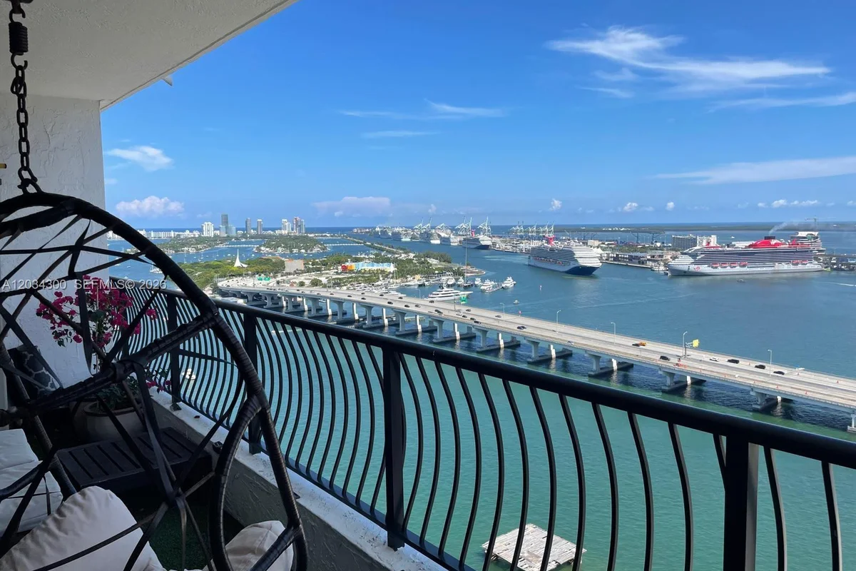 555 NE 15th St #33H, Miami: photo 1 of 31