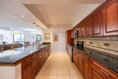1915 Lavers Cir #E309, Delray Beach: photo 1 of 36
