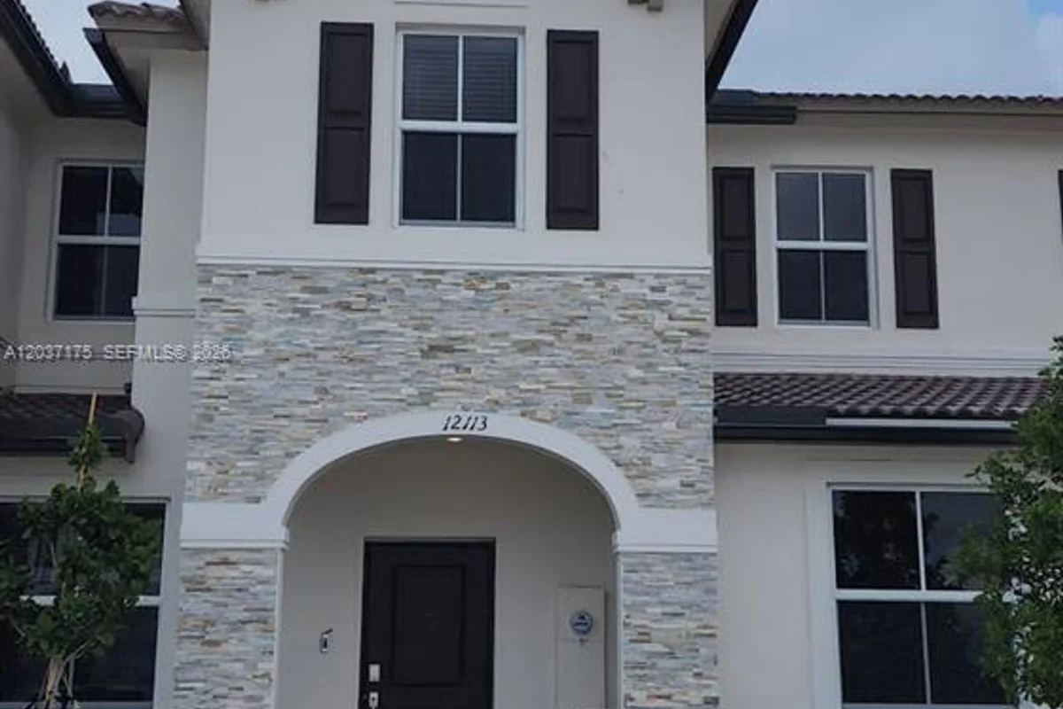 12113 NW 23rd Ct, Miami: photo 1 of 11
