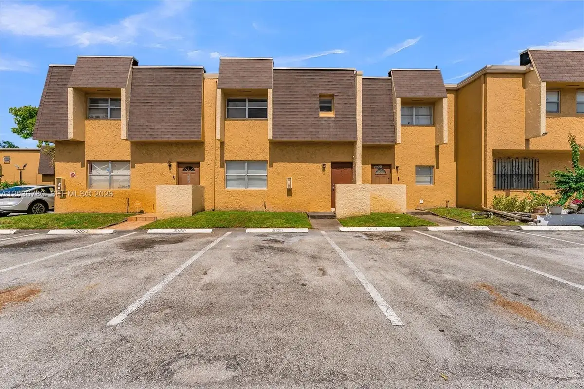 5653 Blueberry Ct #2, Lauderhill: photo 1 of 20