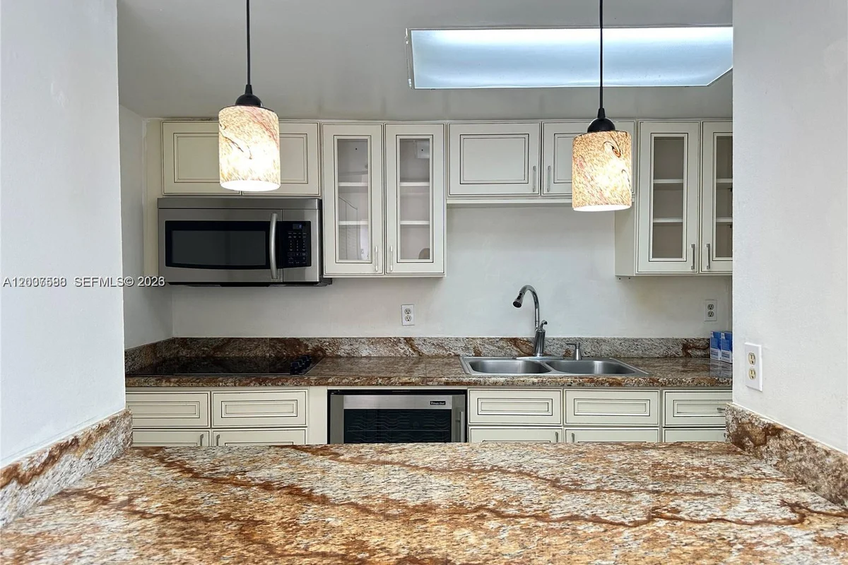 802 NW 87th Ave #315, Miami: photo 1 of 14