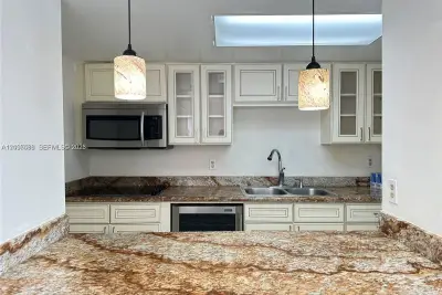 802 NW 87th Ave #315, Miami: photo 1 of 14