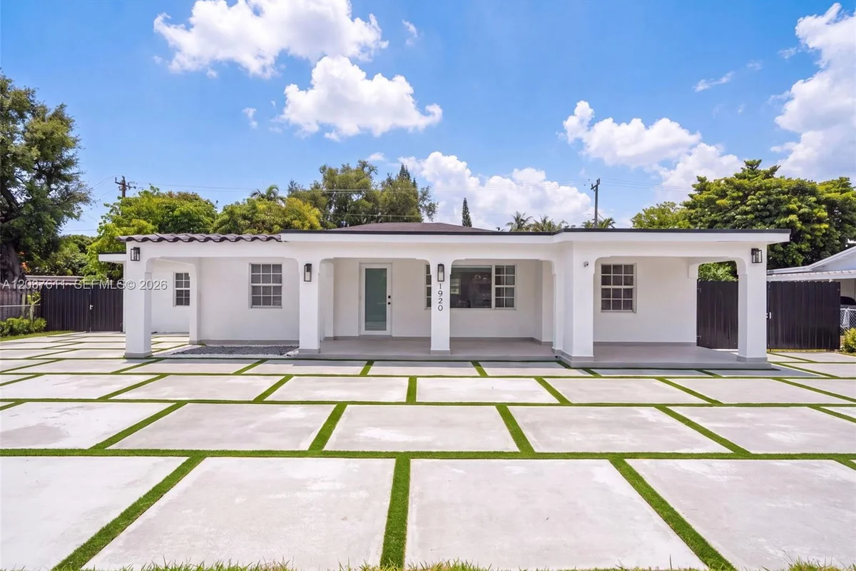 1920 SW 67th Ave, Miami: photo 1 of 46
