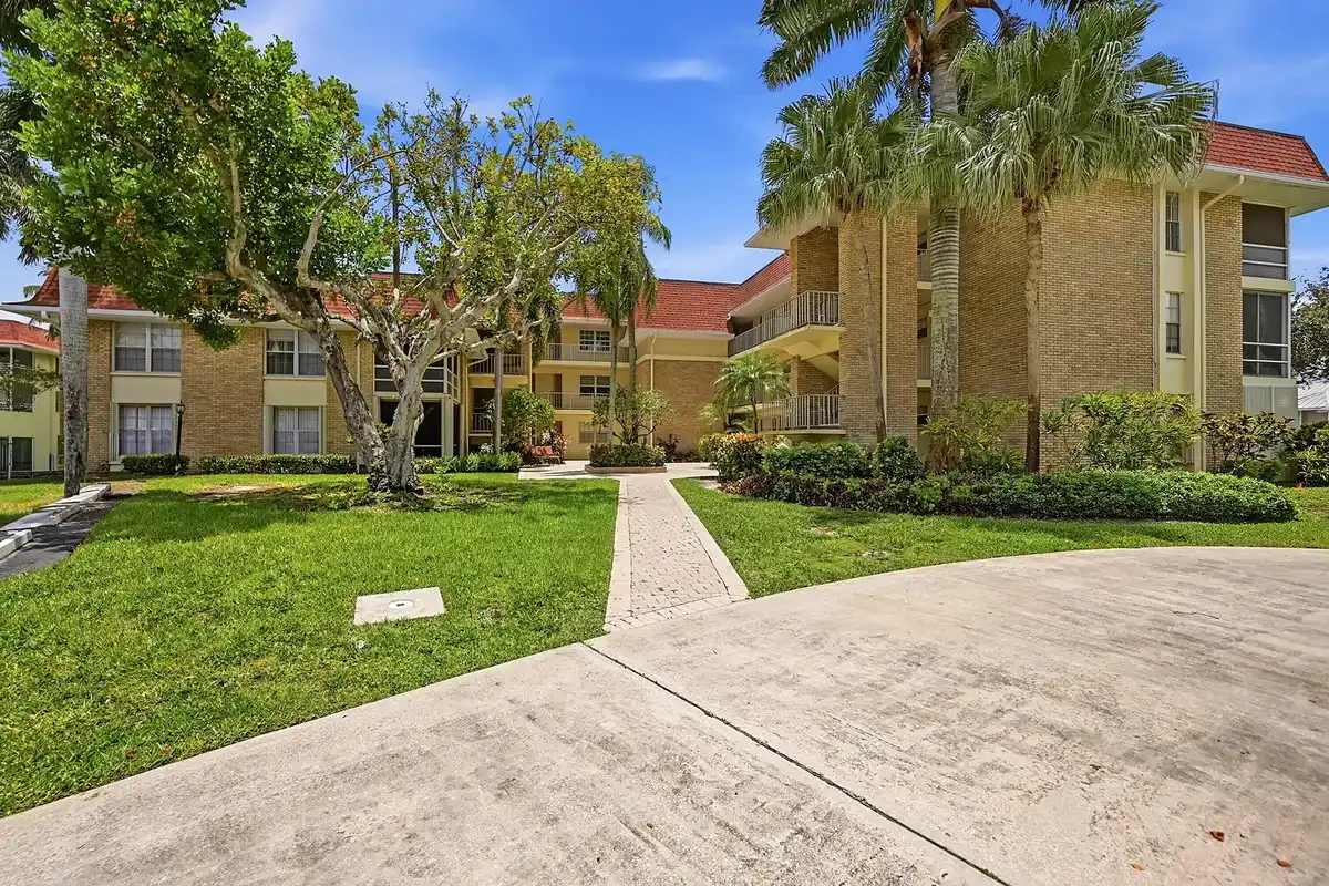 5570 Tamberlane Cir #229, Palm Beach Gardens: photo 1 of 24