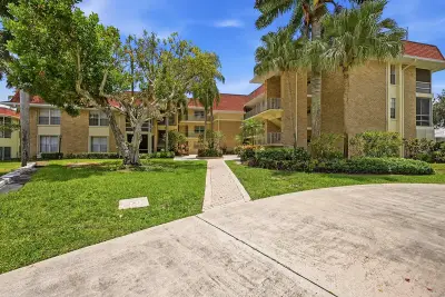 5570 Tamberlane Cir #229, Palm Beach Gardens: photo 1 of 24