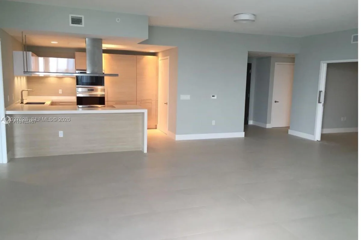 17301 Biscayne Blvd #1604, North Miami Beach: photo 1 of 2