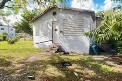 6312 NW 17th Ave, Miami: photo 1 of 4