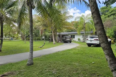 8603 SW 68th St Rd, Miami: photo 1 of 5