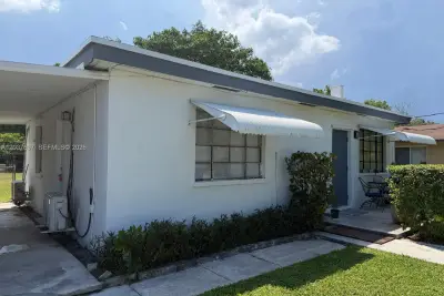 1324 N 58 Ave #1, Hollywood: photo 1 of 8
