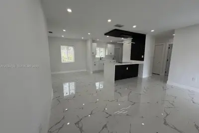 2800 NW 164th St, Miami Gardens: photo 1 of 32