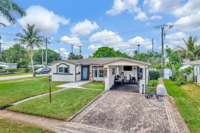 3300 NW 32nd St, Lauderdale Lakes: photo 1 of 61